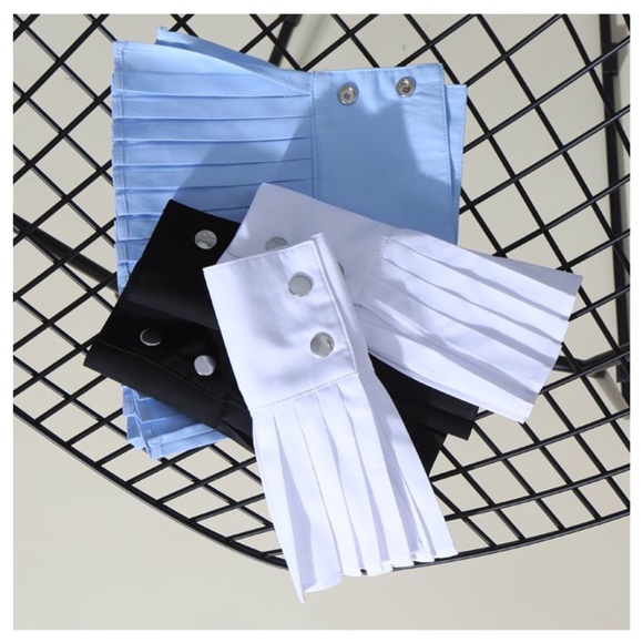 Pleated Sleeve Cuff Blue Black White - Picture 3 of 6